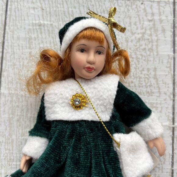 Vintage Belinda Agnes Christmas Collection Doll - Picture 3 of 9